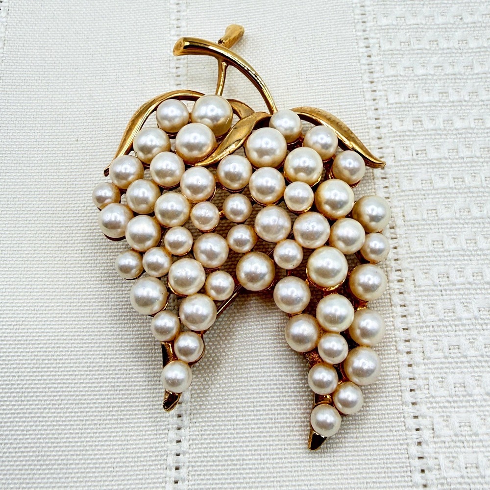 Vintage Gold Tone MARVELLA Signed Faux Pearl Cluster Grape Bunch Brooch Pin